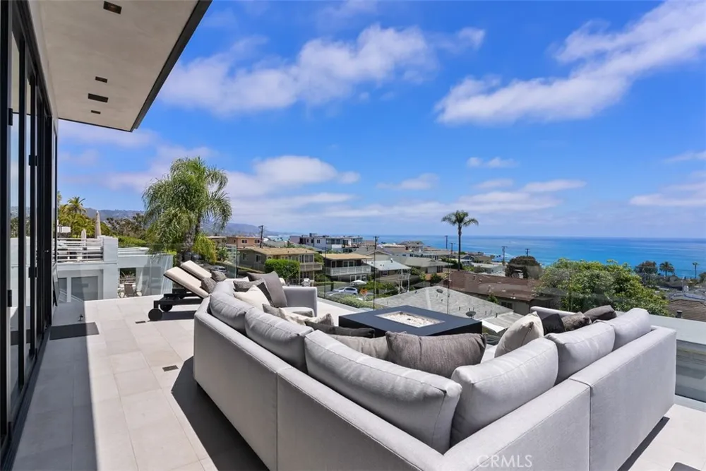 848 Hillcrest Drive Laguna Beach, CA 92651