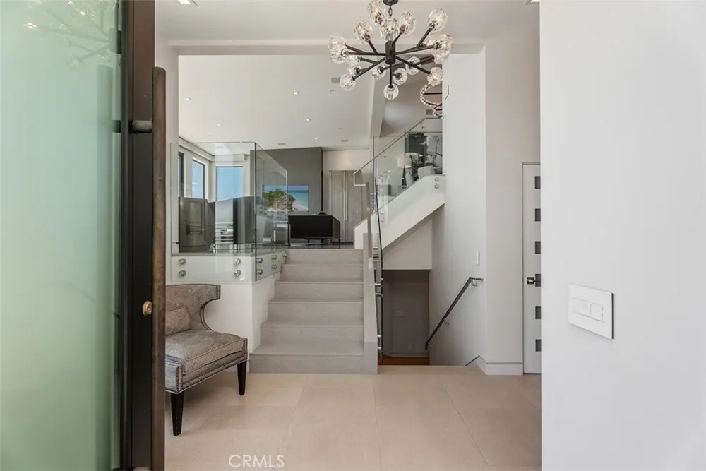 848 Hillcrest Drive Laguna Beach, CA 92651