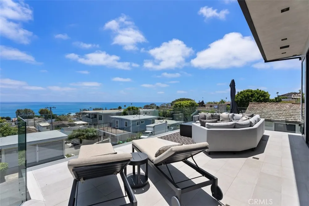848 Hillcrest Drive Laguna Beach, CA 92651