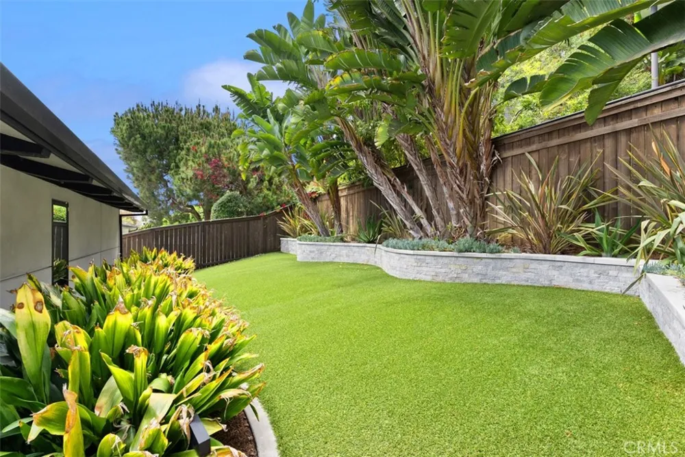 848 Hillcrest Drive Laguna Beach, CA 92651
