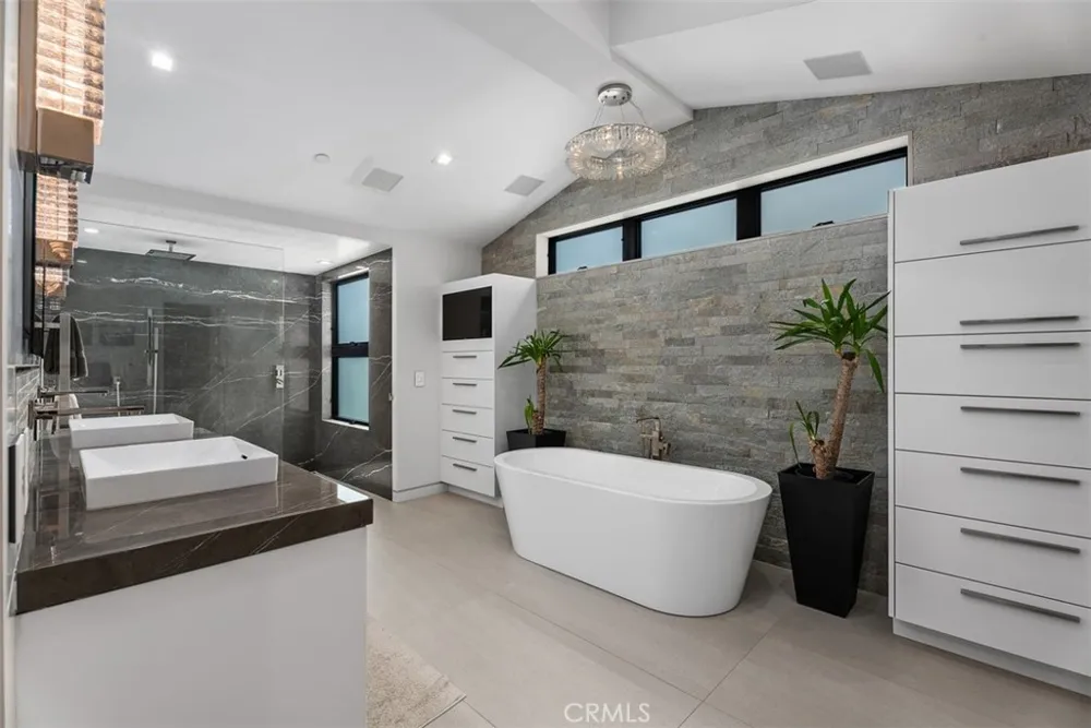 848 Hillcrest Drive Laguna Beach, CA 92651