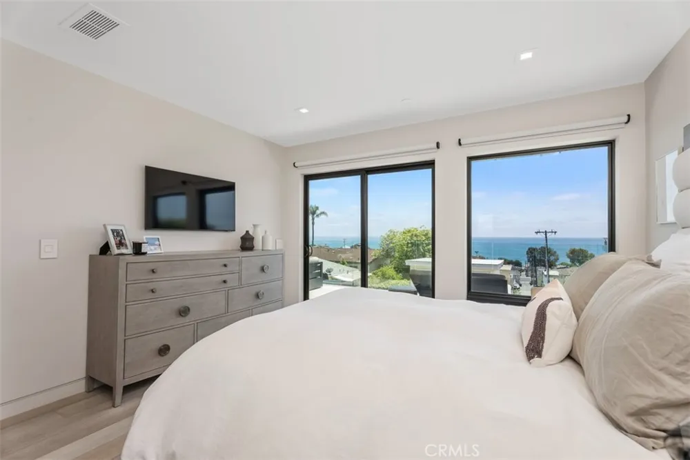 848 Hillcrest Drive Laguna Beach, CA 92651