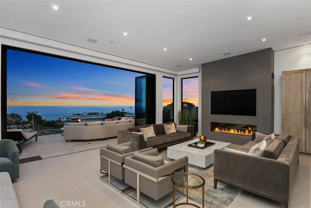 848 Hillcrest Drive Laguna Beach, CA 92651