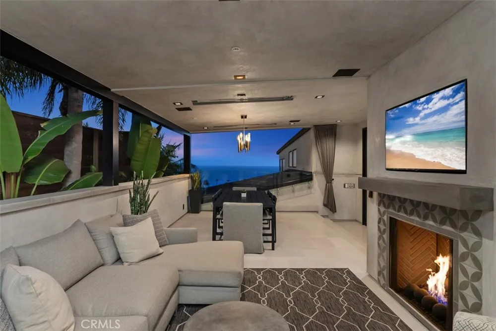 848 Hillcrest Drive Laguna Beach, CA 92651