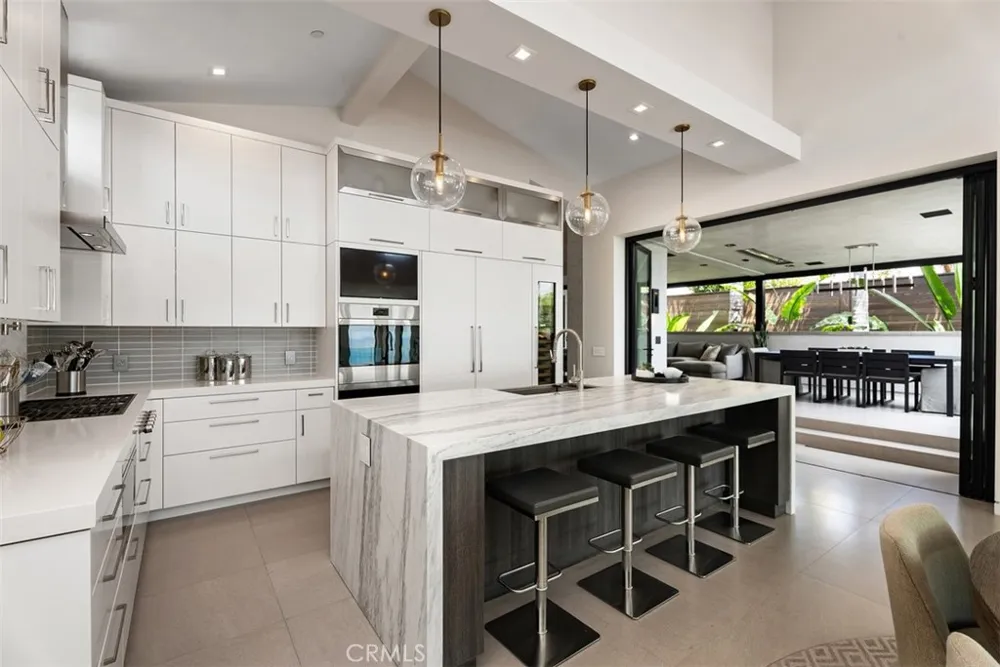 848 Hillcrest Drive Laguna Beach, CA 92651