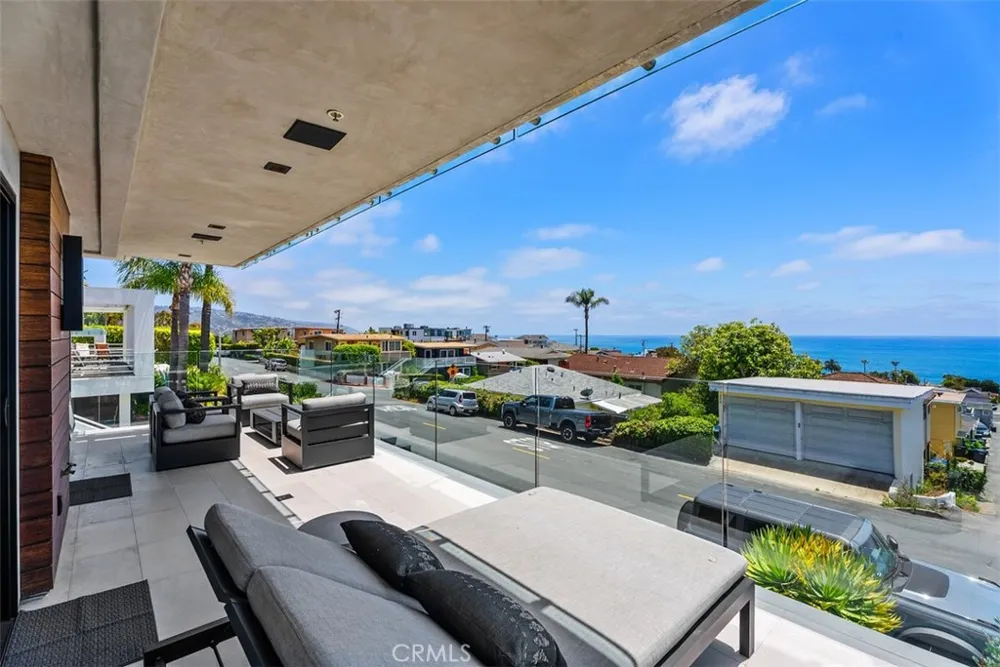 848 Hillcrest Drive Laguna Beach, CA 92651