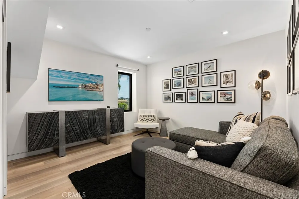848 Hillcrest Drive Laguna Beach, CA 92651