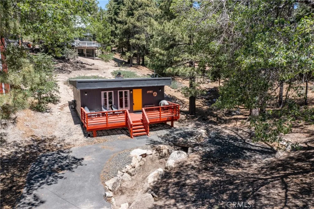650 Dahlia Green Valley Lake, CA 92341