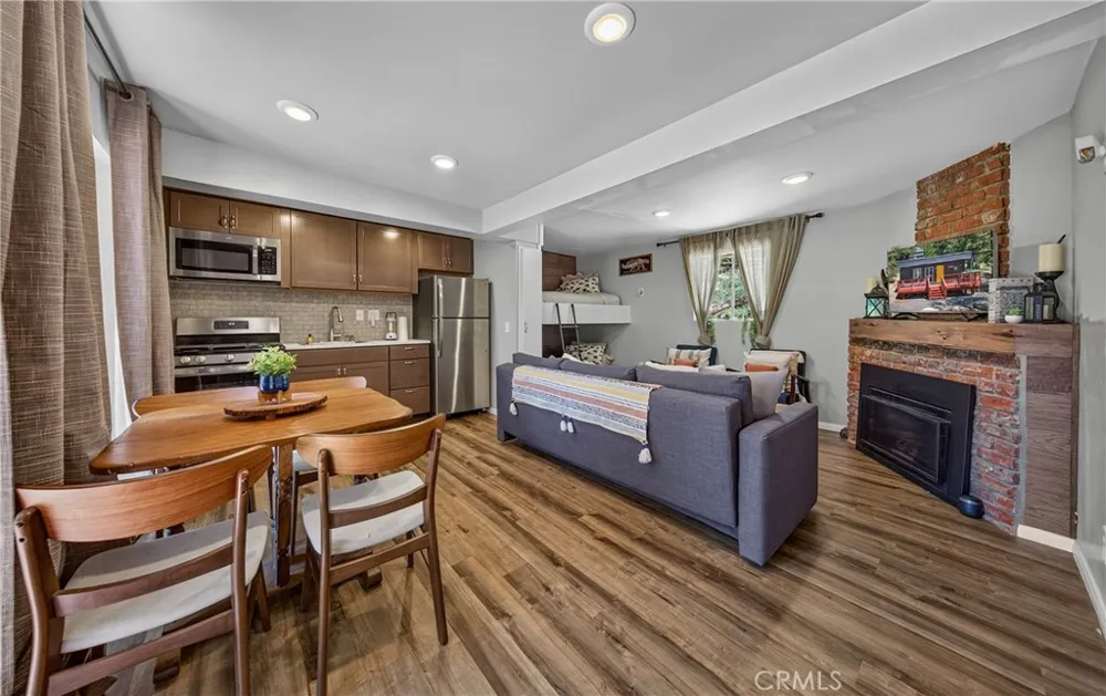 650 Dahlia Green Valley Lake, CA 92341