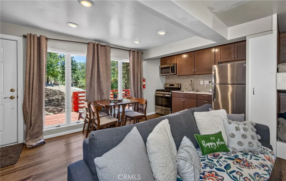 650 Dahlia Green Valley Lake, CA 92341