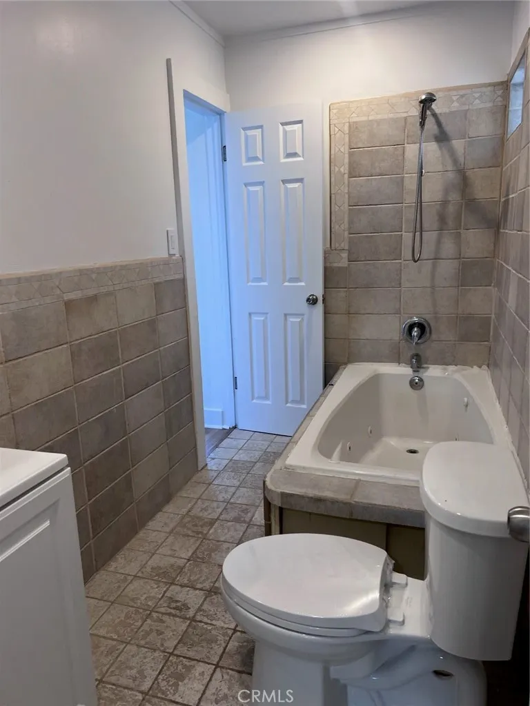 4508 7th Los Angeles, CA 90043