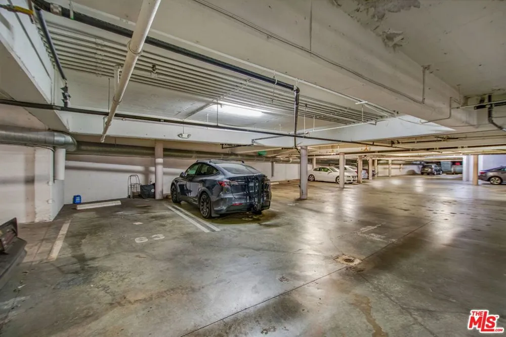 5651 Sumner Way #209 Culver City, CA 90230
