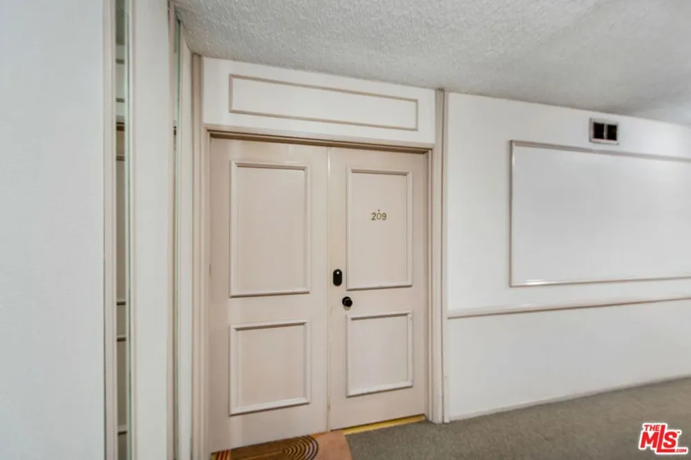 5651 Sumner Way #209 Culver City, CA 90230