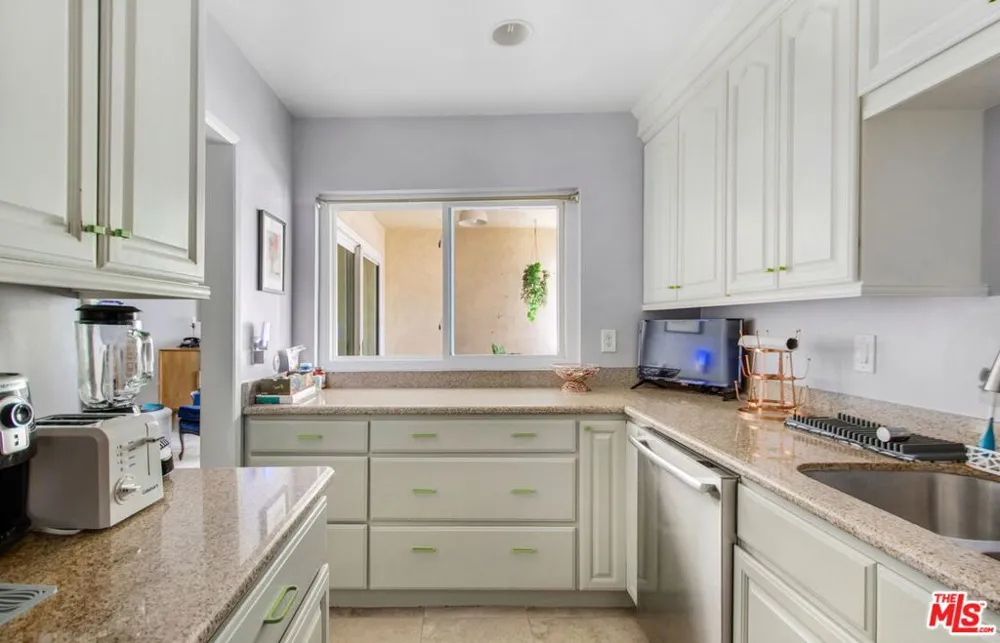 5651 Sumner Way #209 Culver City, CA 90230