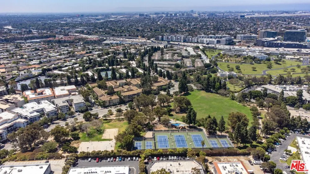 5651 Sumner Way #209 Culver City, CA 90230