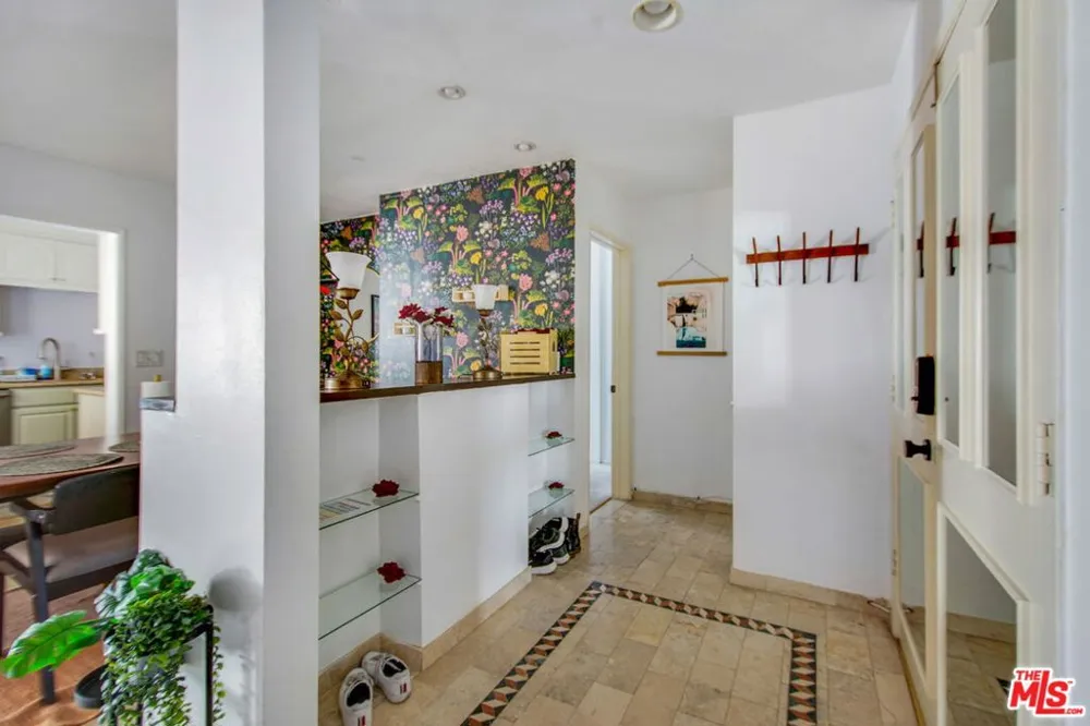 5651 Sumner Way #209 Culver City, CA 90230
