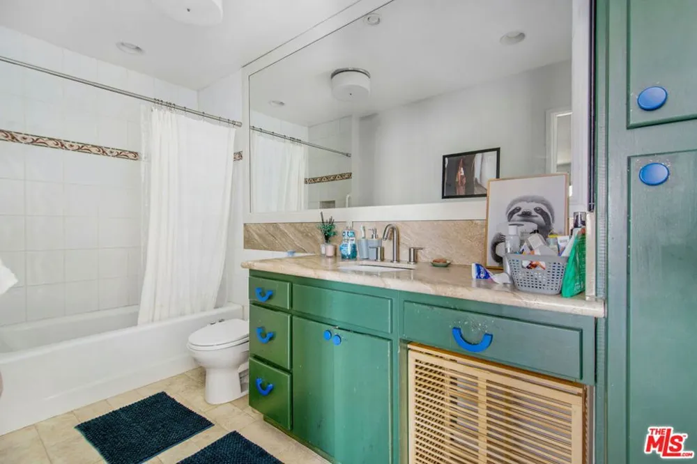 5651 Sumner Way #209 Culver City, CA 90230