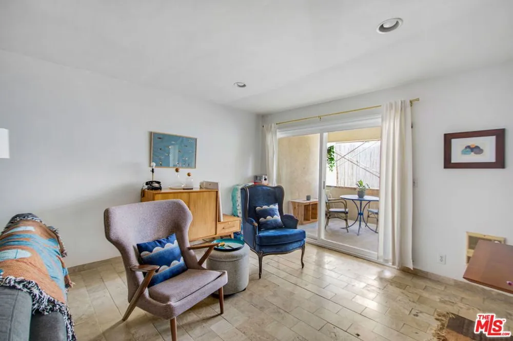 5651 Sumner Way #209 Culver City, CA 90230