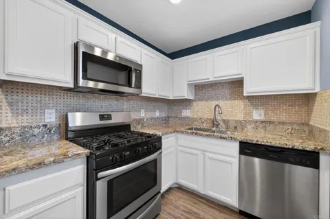 1160 E Lexington Avenue #17