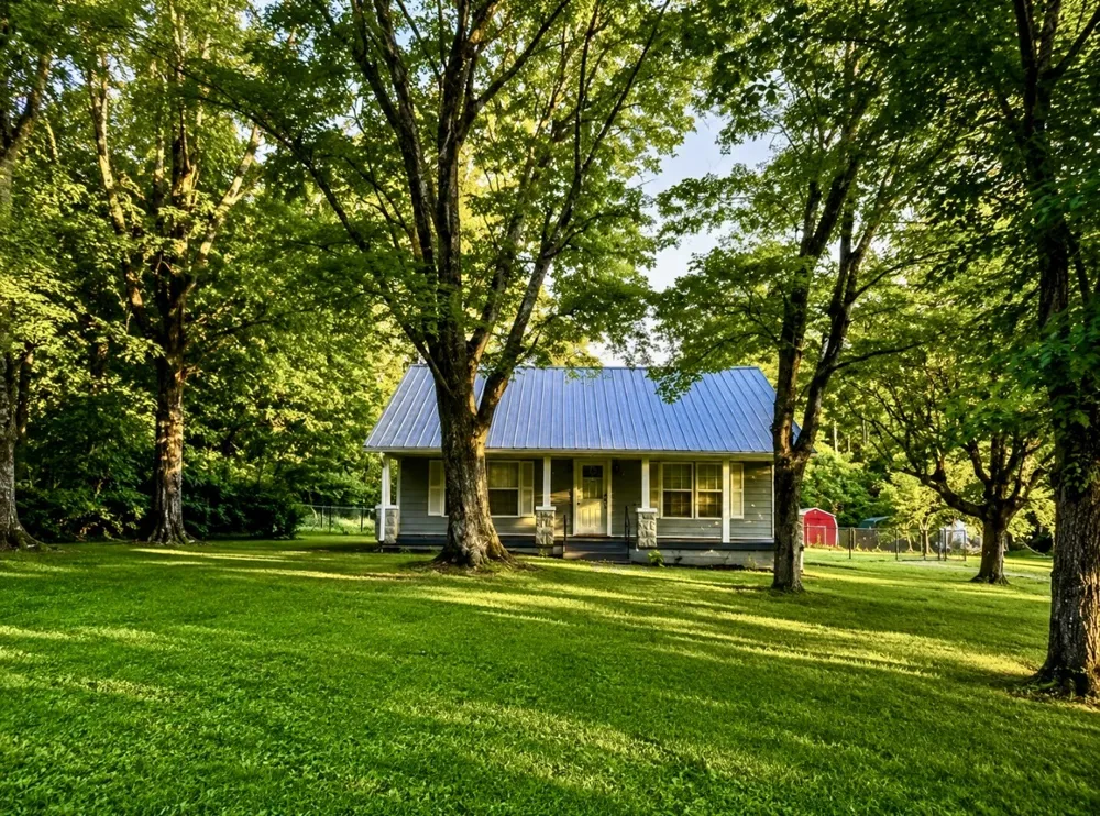 3328 Church St Burns, TN 37029