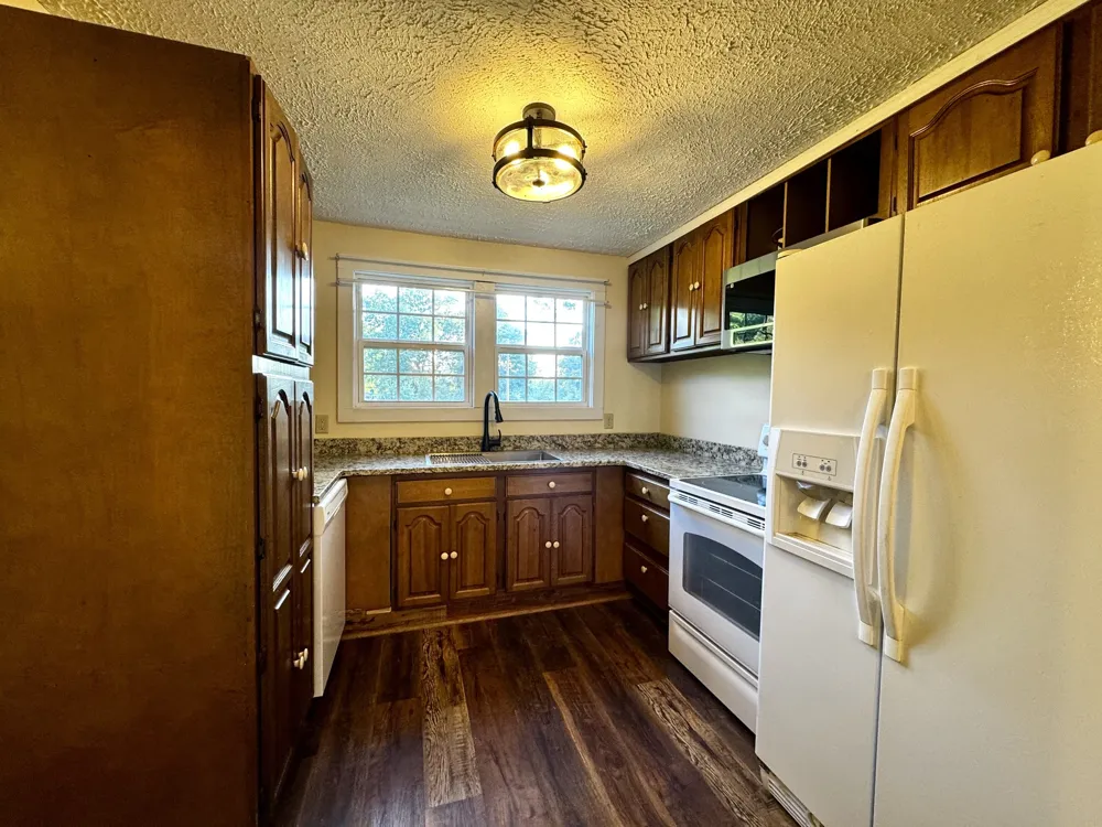 3328 Church St Burns, TN 37029