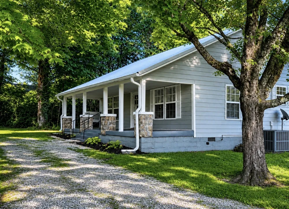 3328 Church St Burns, TN 37029