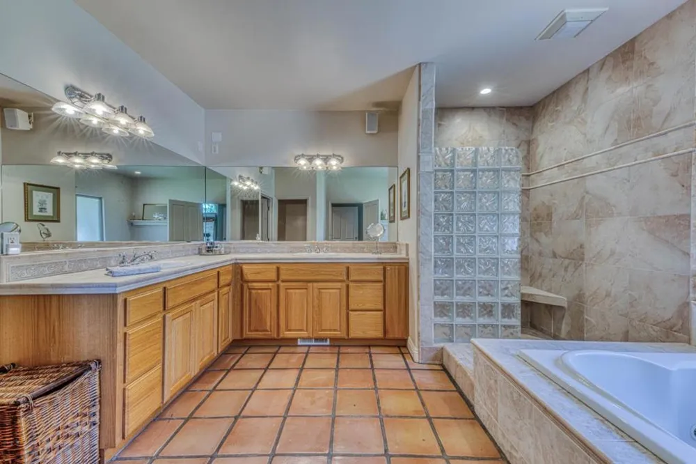 17650 Olson Place Salinas, CA 93907