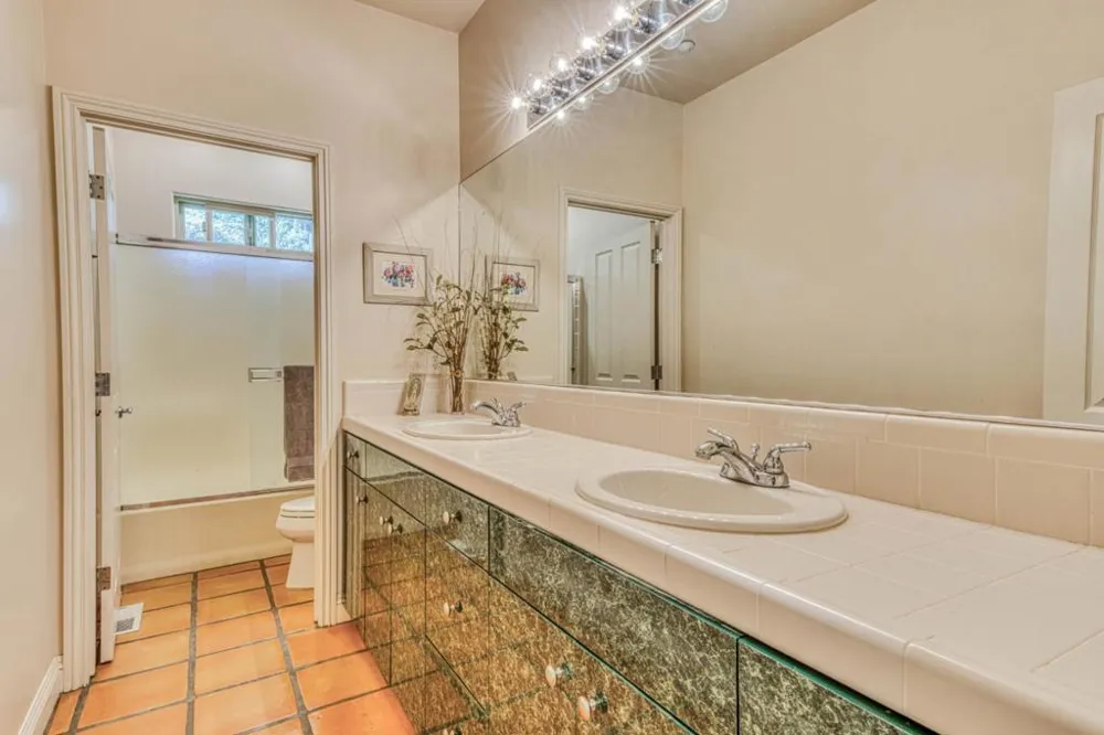 17650 Olson Place Salinas, CA 93907