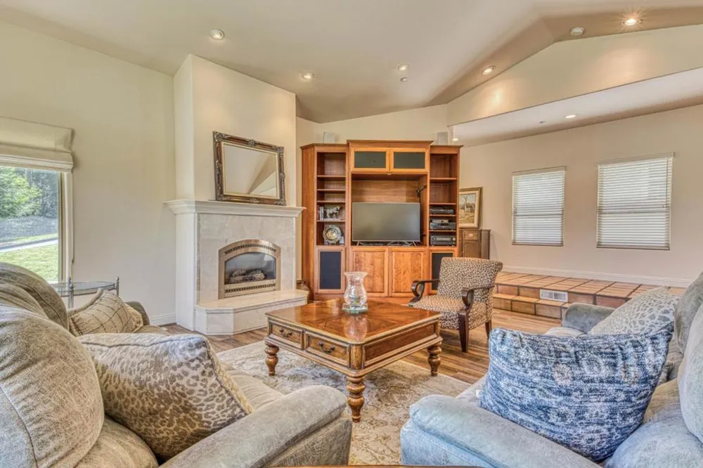 17650 Olson Place Salinas, CA 93907