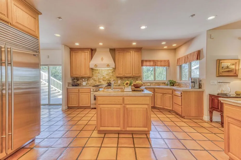 17650 Olson Place Salinas, CA 93907