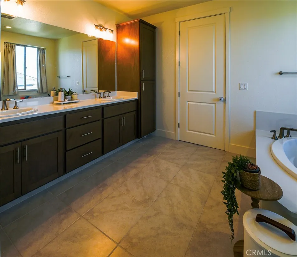 1104 Sunridge Hollister, CA 95023
