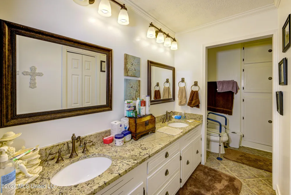 444 Ridgewood Vicksburg, MS 39180