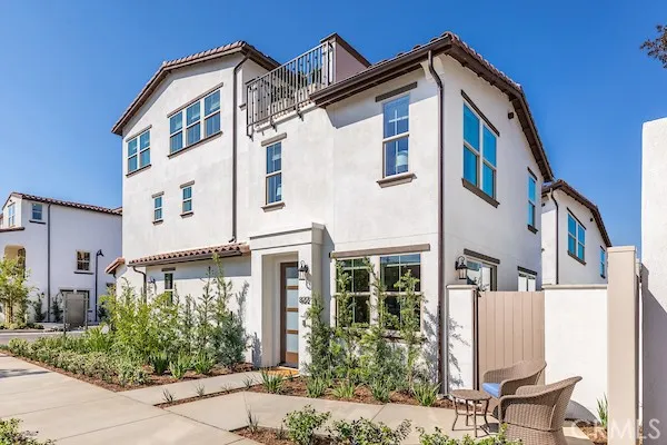 828 E Florista Lane Alhambra, CA 91801
