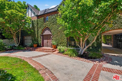 2411 Benedict Canyon Drive