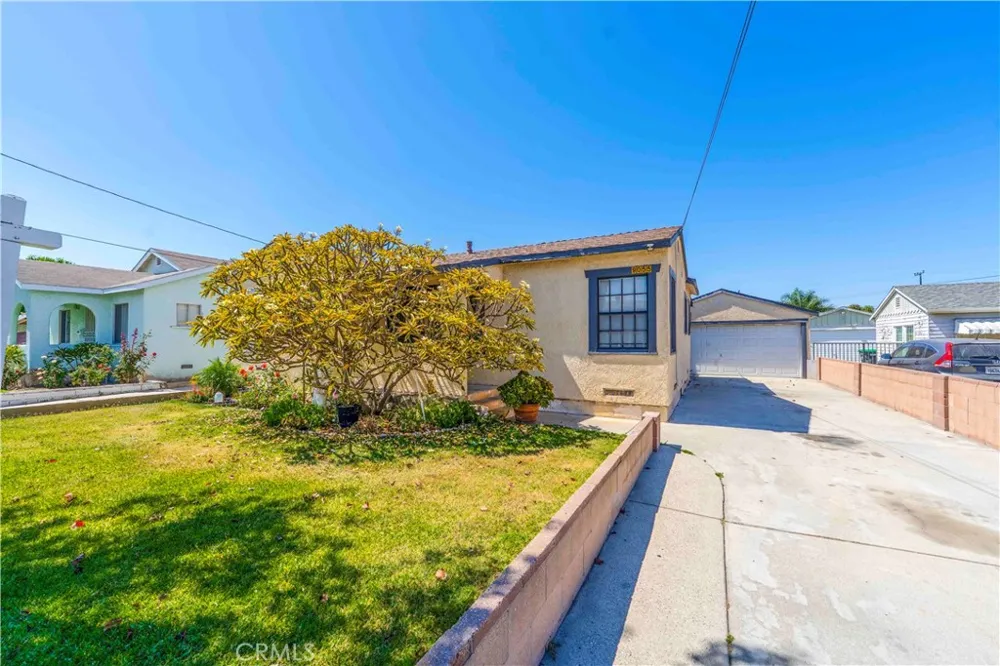 9055 Walnut Bellflower, CA 90706