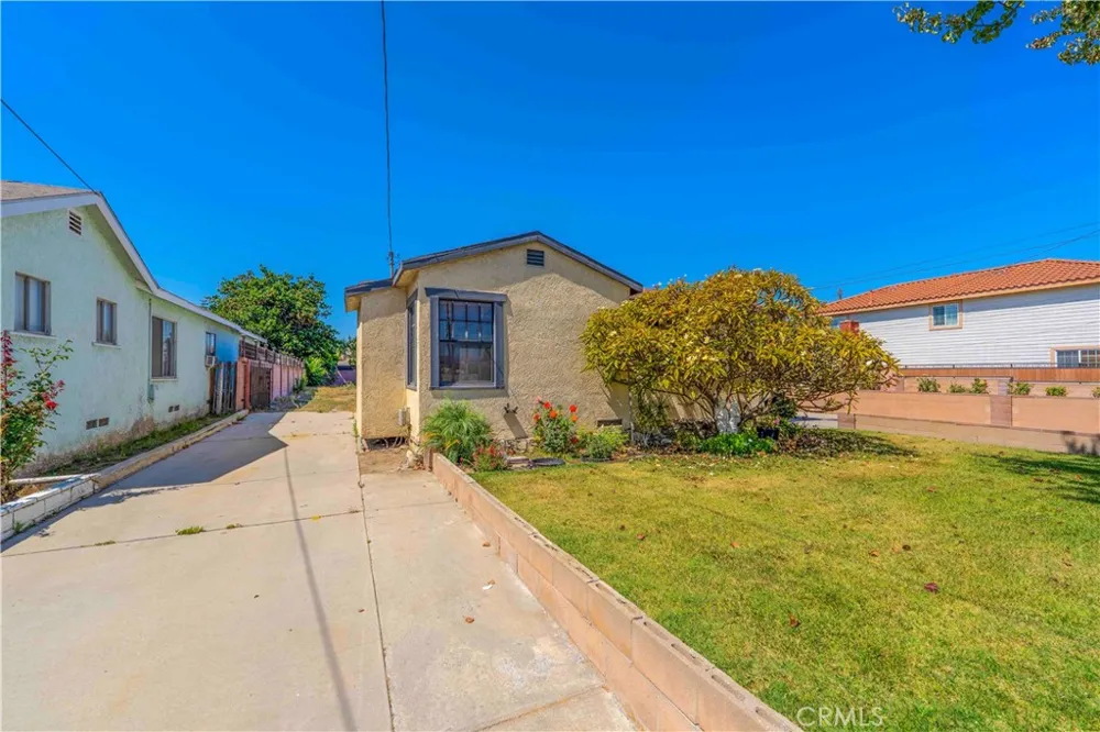 9055 Walnut Bellflower, CA 90706