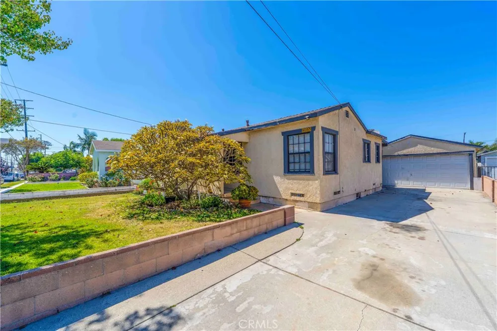 9055 Walnut Bellflower, CA 90706
