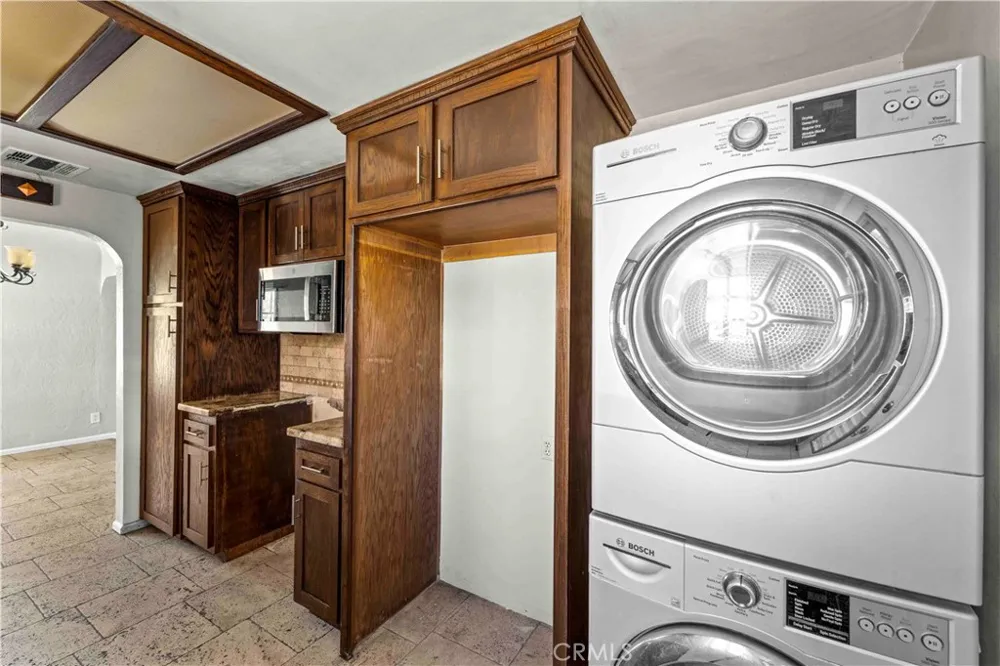 9055 Walnut Bellflower, CA 90706