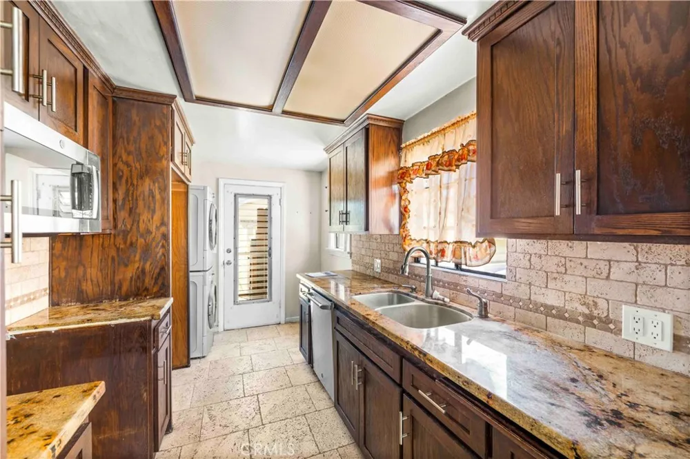 9055 Walnut Bellflower, CA 90706