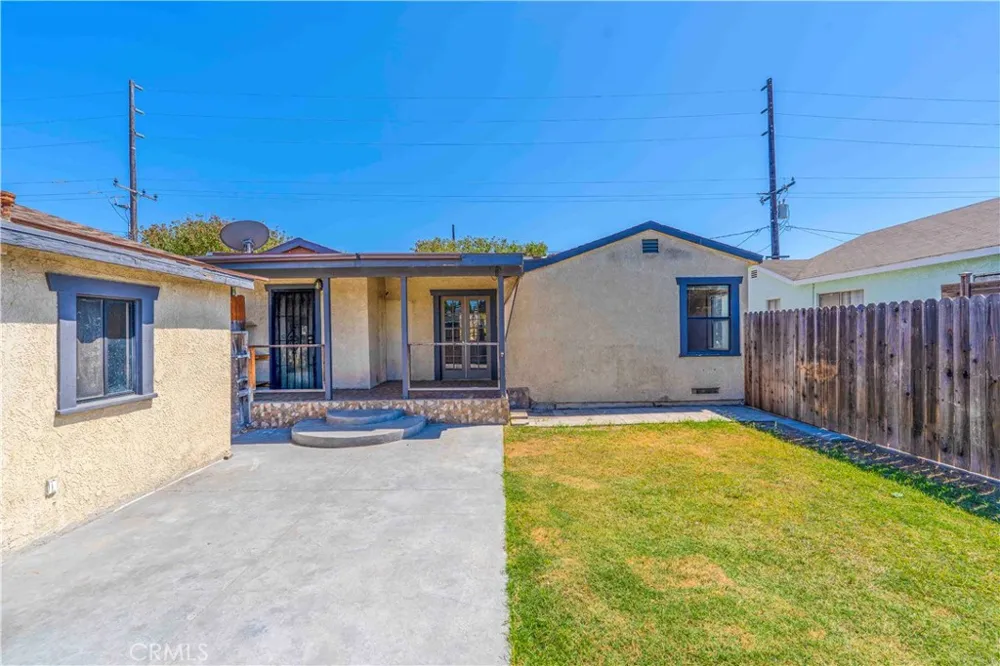 9055 Walnut Bellflower, CA 90706