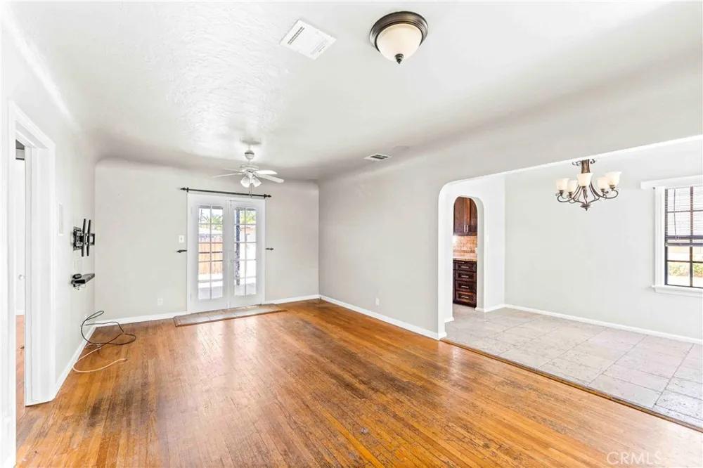 9055 Walnut Bellflower, CA 90706