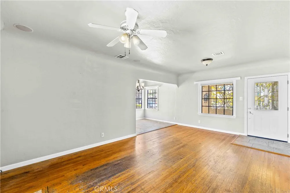 9055 Walnut Bellflower, CA 90706