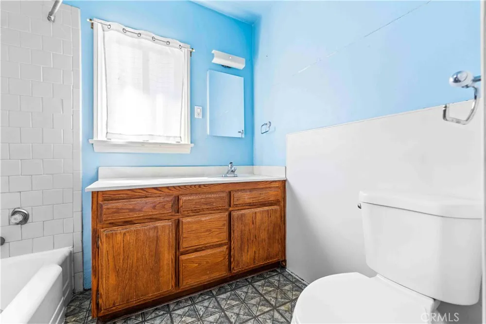 9055 Walnut Bellflower, CA 90706