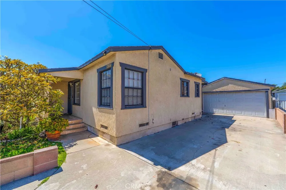 9055 Walnut Bellflower, CA 90706