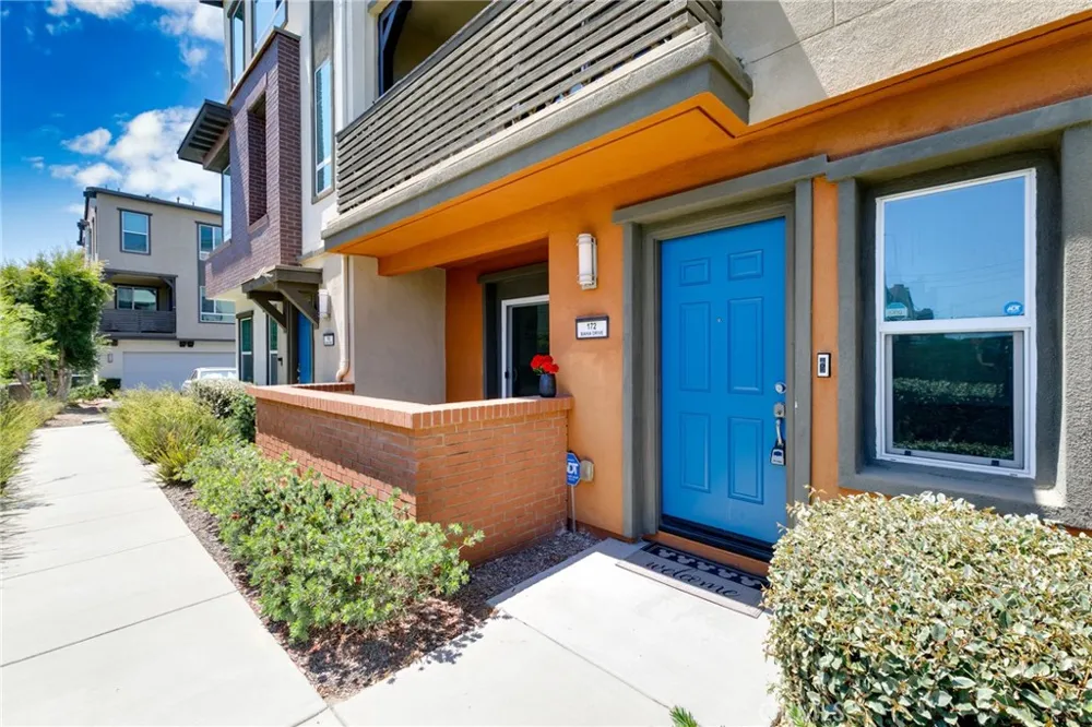 172 Bahia Covina, CA 91722
