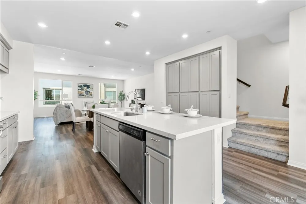 172 Bahia Covina, CA 91722