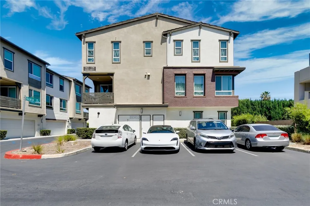 172 Bahia Covina, CA 91722