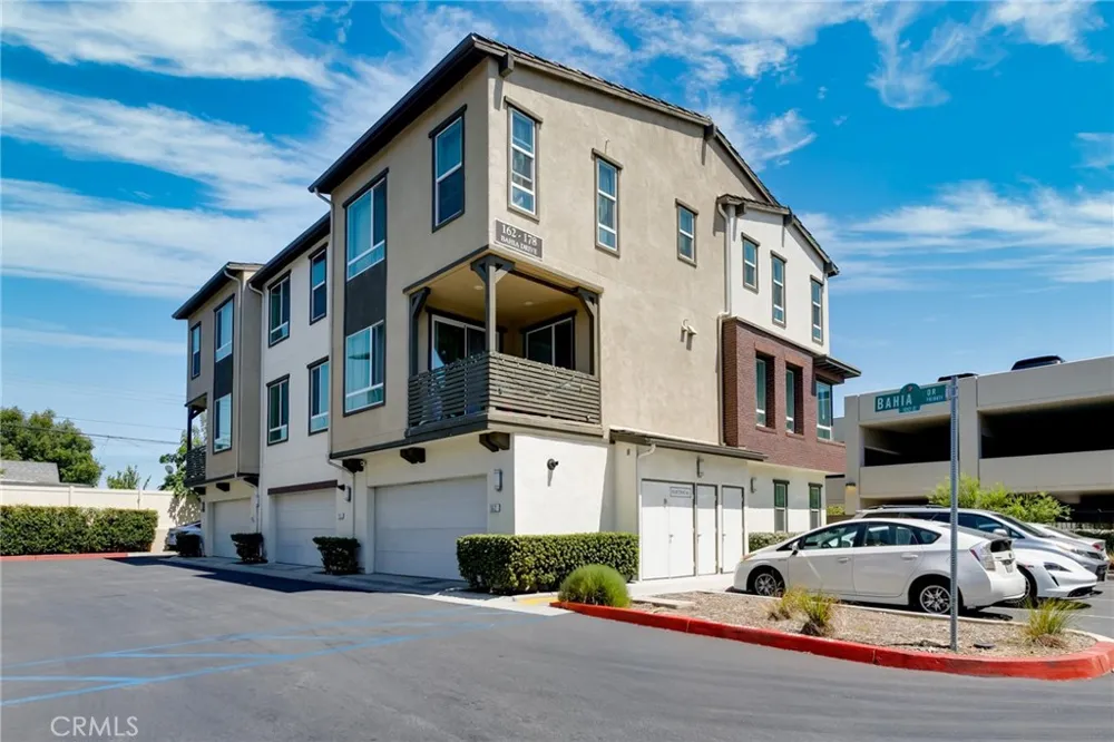 172 Bahia Covina, CA 91722