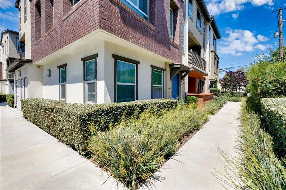 172 Bahia Covina, CA 91722
