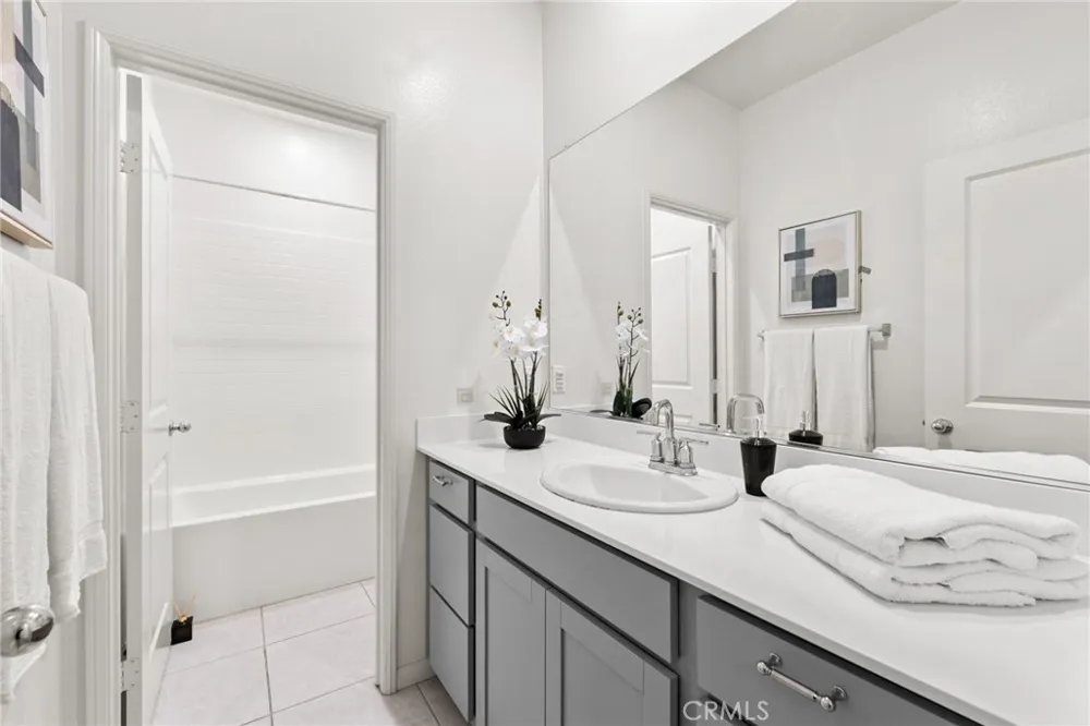 172 Bahia Covina, CA 91722